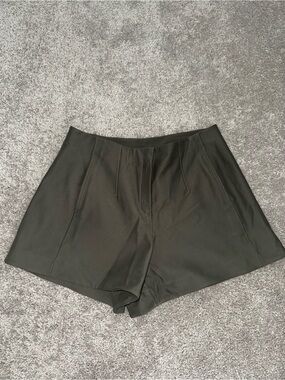 Lululemon Utilitech Women's Green High-Waist Tailored Shorts